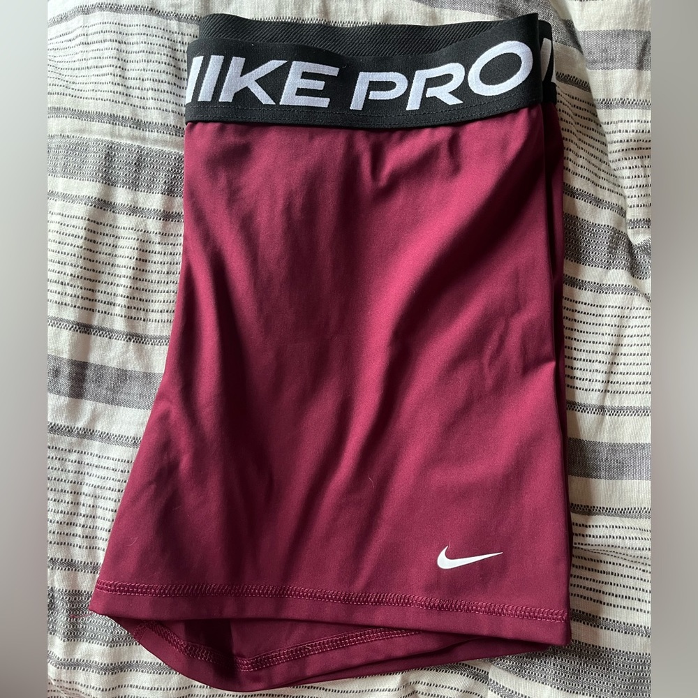 NWOT Nike Pro shorts
